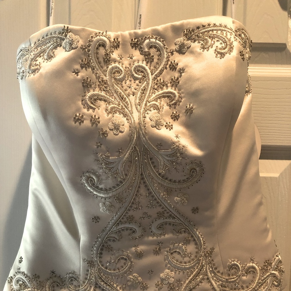 NWT Oleg Cassini Rum Colored Wedding Gown Dress Size 8 (Never Worn or Altered)